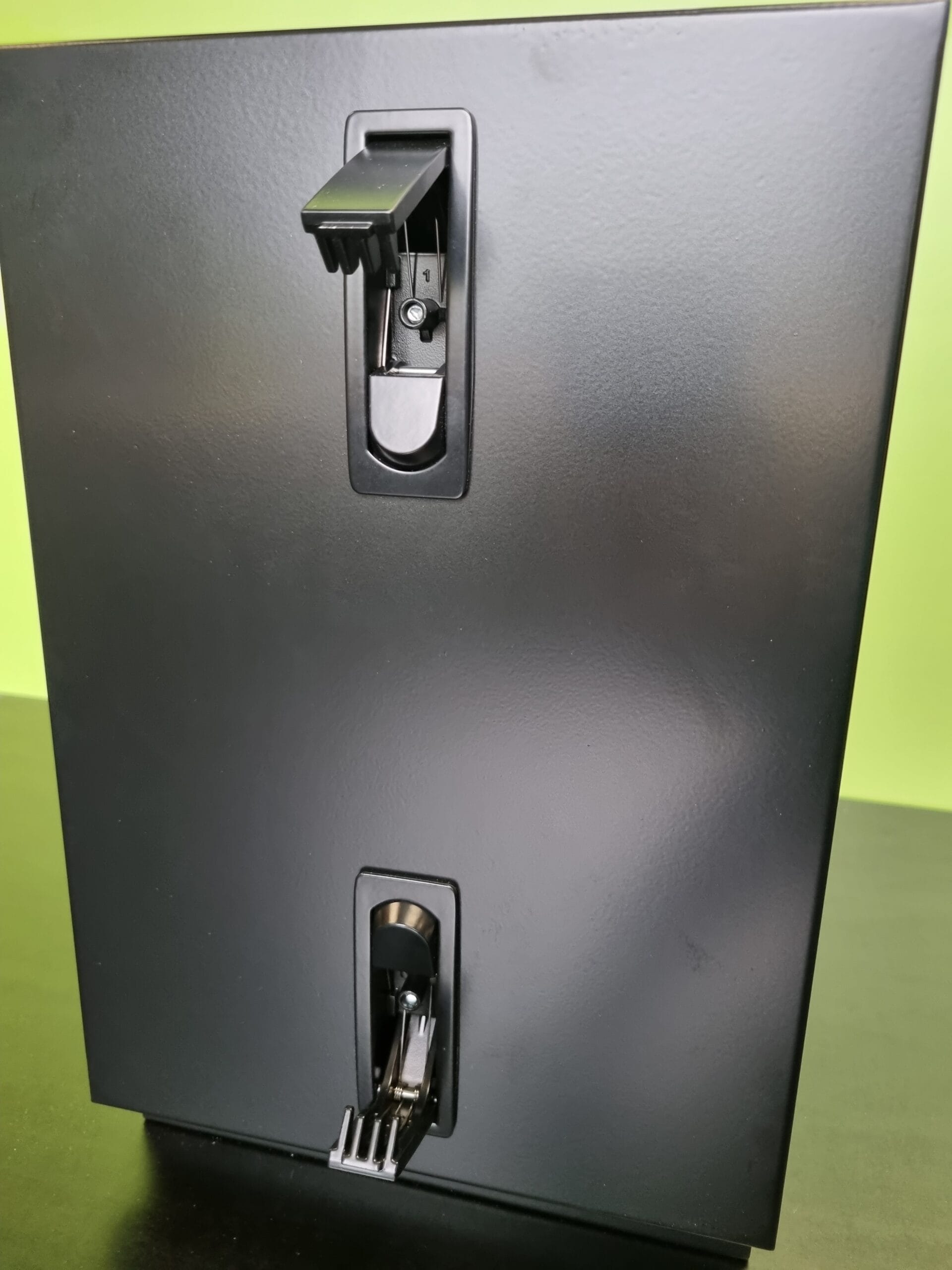 Rusty Lee Gas locker for 907 gas bottle lpg twin catch - Image 5