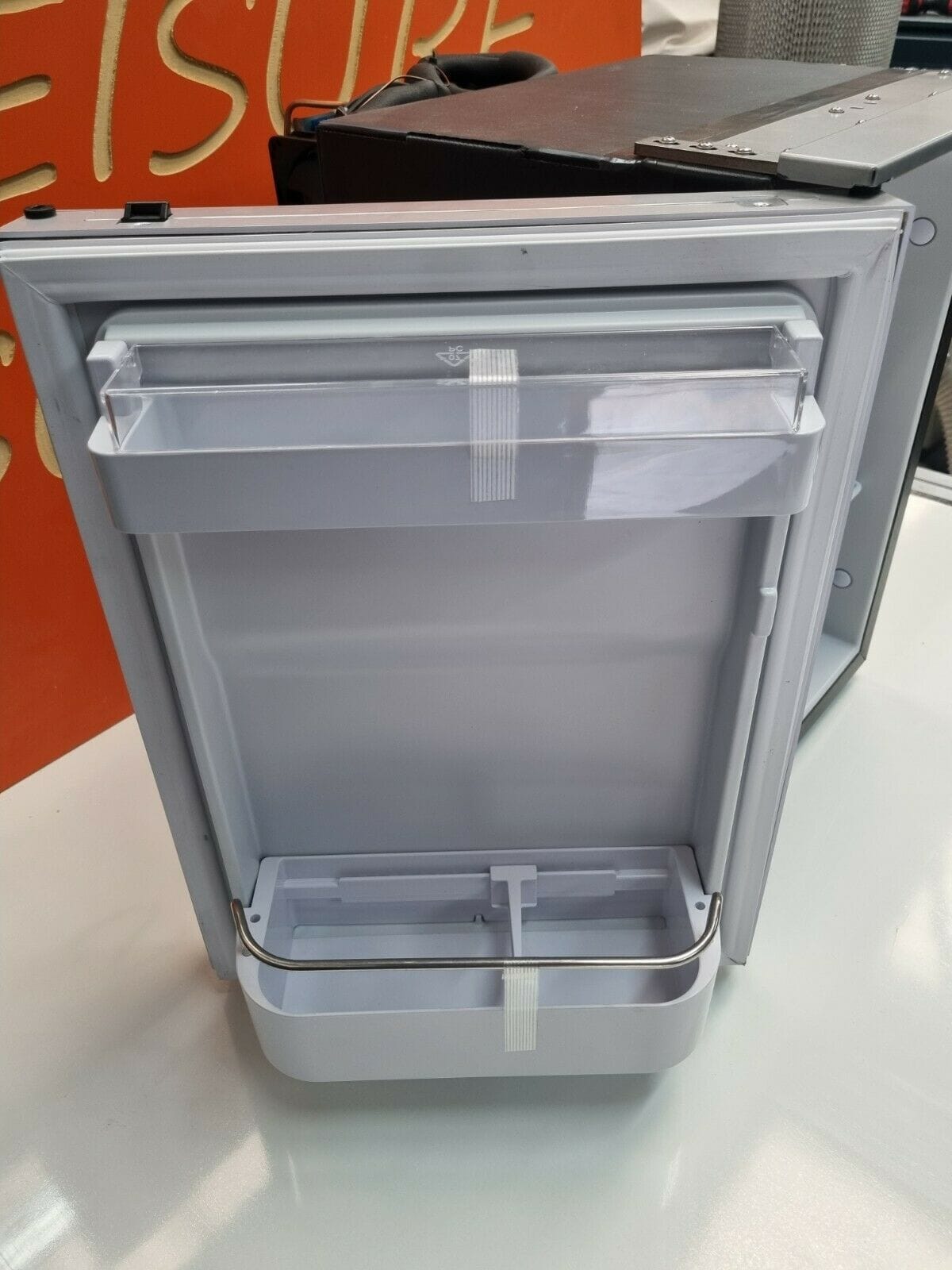BEKULE Ml80 Silver 12v-24v 80 lt Compressor Fridge - Image 4