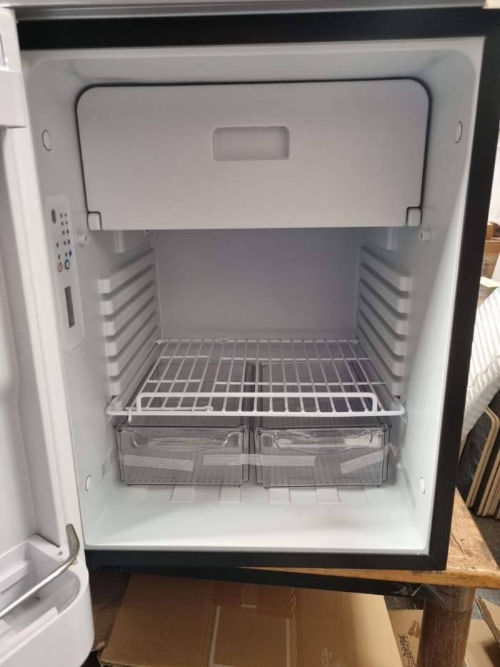 BEKULE Ml80 Silver 12v-24v 80 lt Compressor Fridge - Image 2