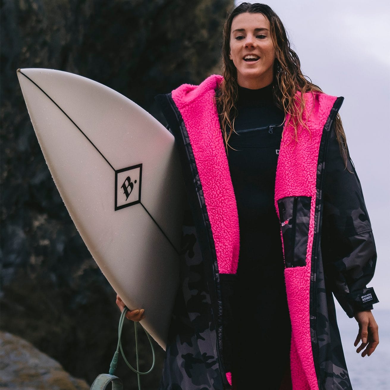 dryrobe® Advance | Long Sleeve - Black Camo Pink