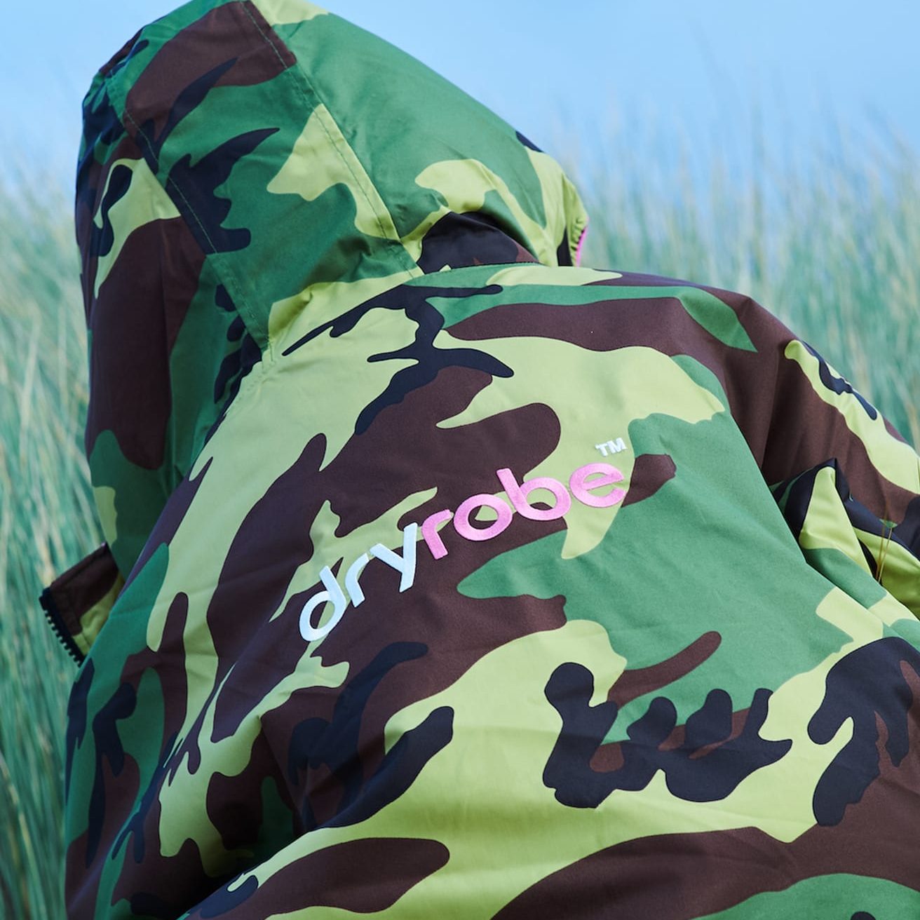 dryrobe® Advance Kids | Short Sleeve - CAMO PINK SIZE 5-9 - Image 2